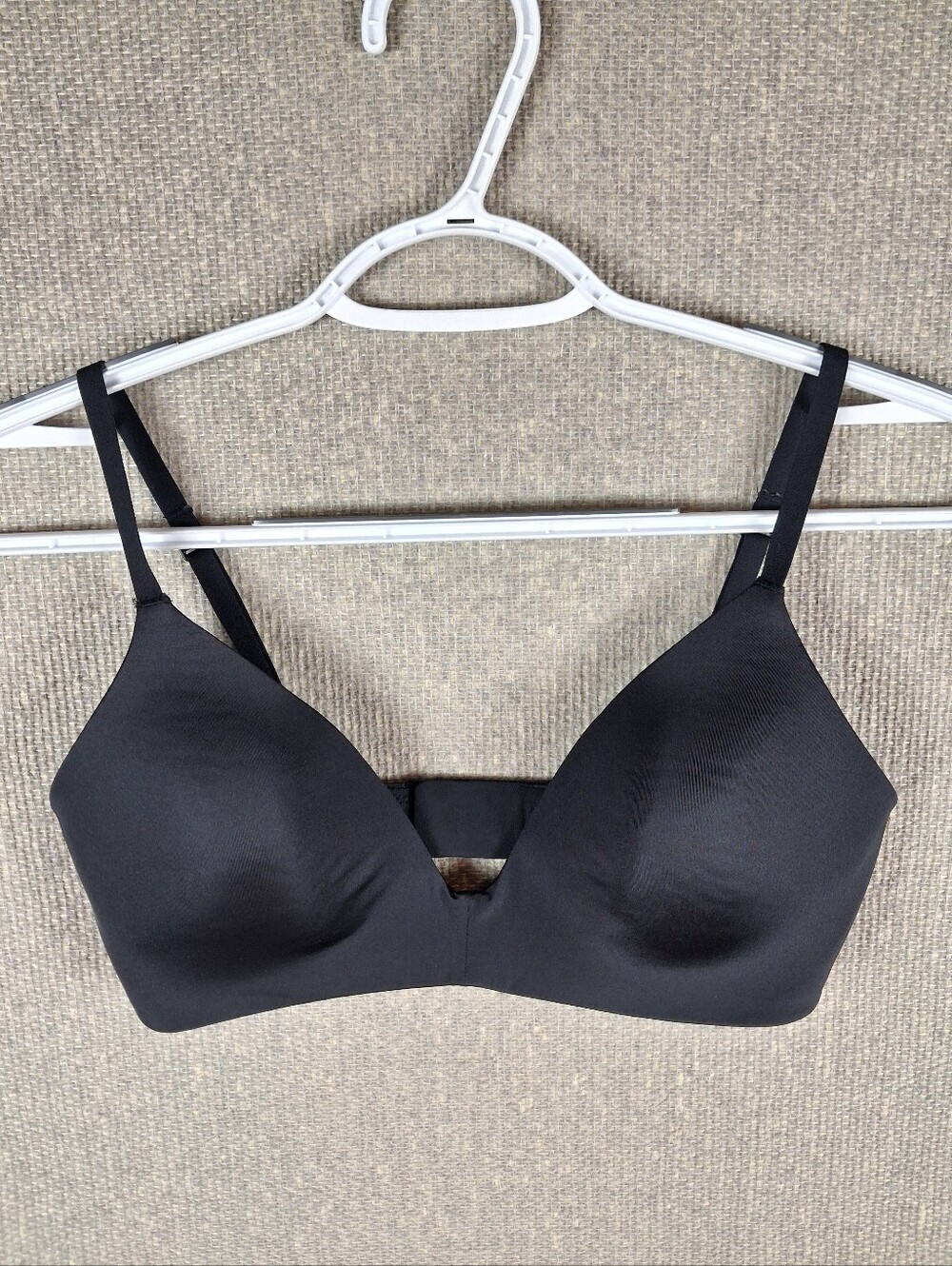 Skims Wireless Form Push Up Plunge Bra Womens 34C Black Molded Smooth Seamless